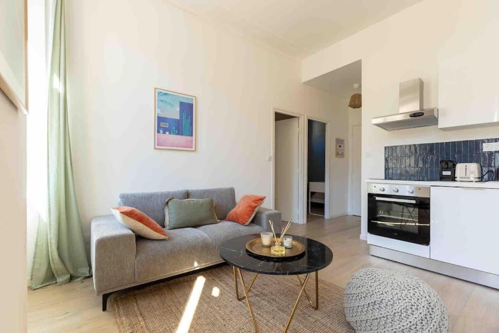 Cosy A 1' Du Cours Julien Apartment
