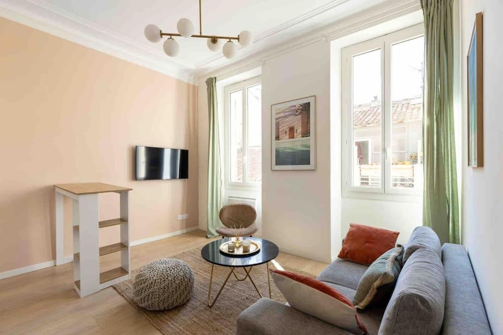Cosy A 1' Du Cours Julien Appartamento